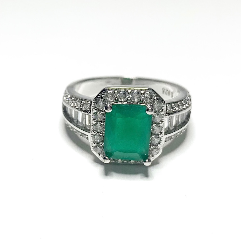 Beautiful Simulated Green Crystal & Sterling Silver Shiny baguette style ring